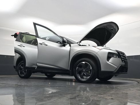 Used 2025 Nissan Rogue SV w/ SV Premium Package FWD image 56