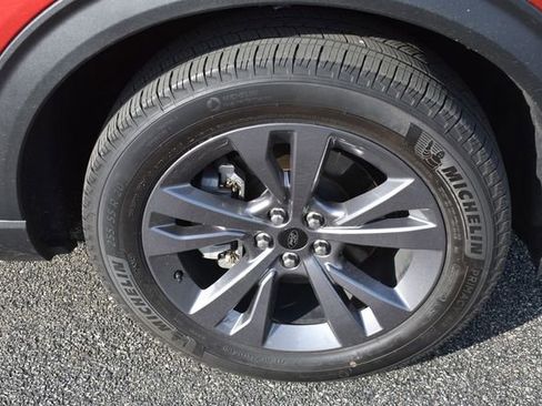 Used 2024 Ford Explorer XLT w/ Equipment Group 202A AWD/4WD image 11
