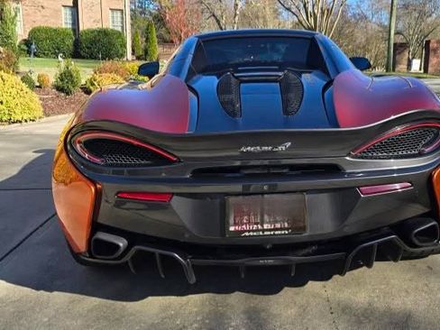 Used 2019 McLaren 570S Spider image 4