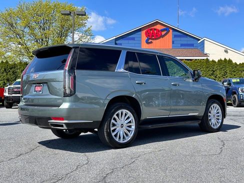 Used 2024 Cadillac Escalade Luxury AWD/4WD image 10