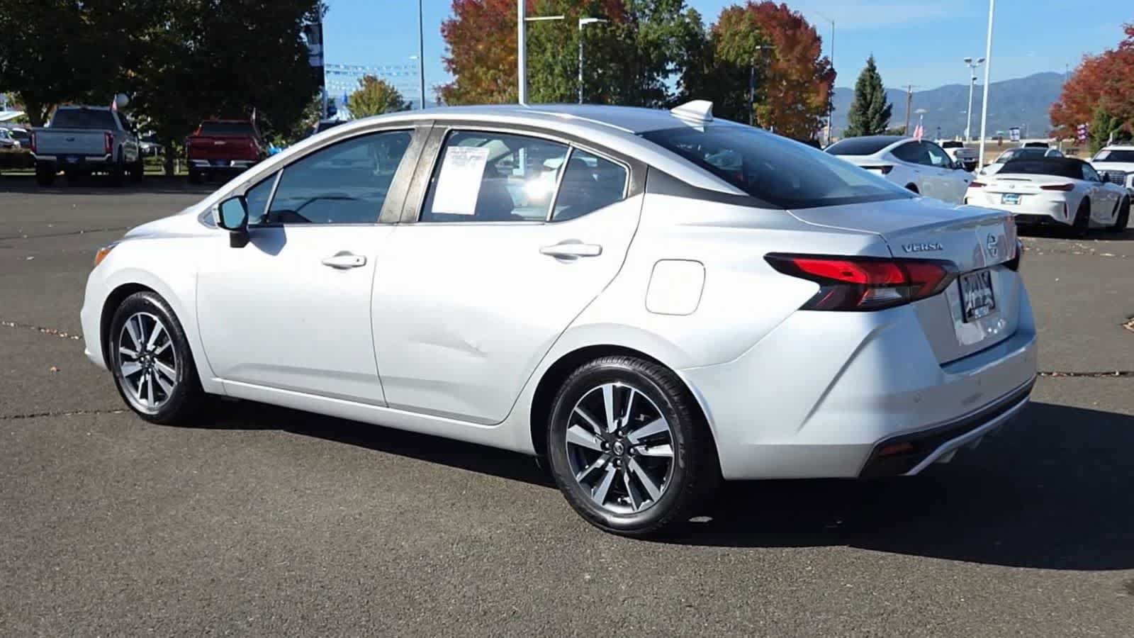 Used 2021 Nissan Versa SV FWD image 6