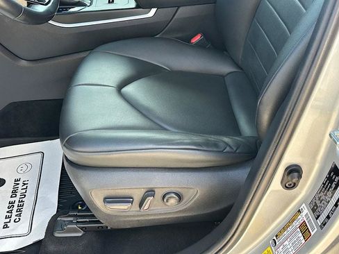Certified 2020 Toyota Highlander XLE AWD/4WD image 12