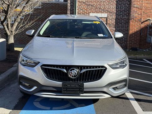 Used 2019 Buick Regal Preferred w/ Sights and Sounds Package image 2