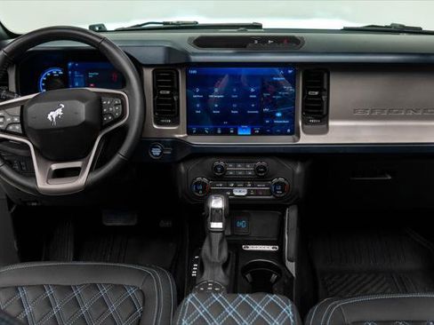 Used 2023 Ford Bronco Outer Banks AWD/4WD image 2