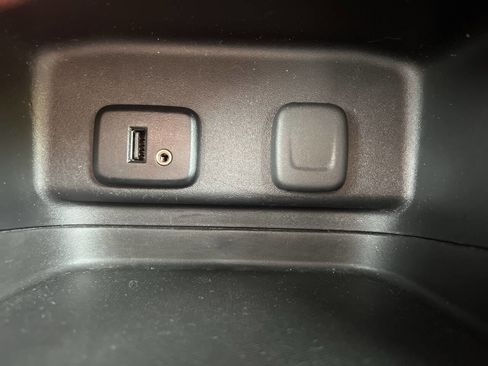 Used 2018 Chevrolet Equinox LT image 27