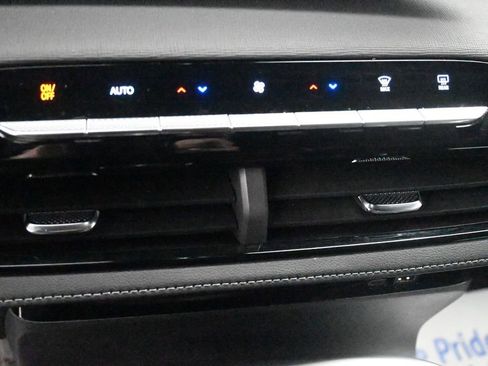 Used 2025 Buick Enclave Preferred w/ Power Package image 37