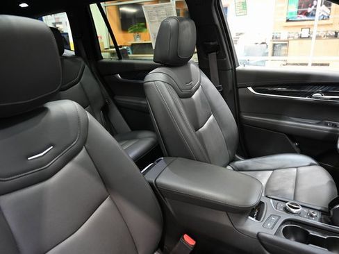 Used 2025 Cadillac XT6 Premium Luxury image 8