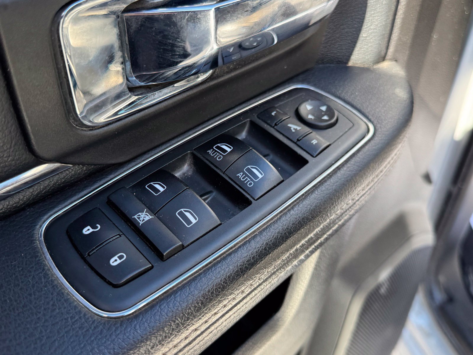 Used 2018 RAM 2500 Laramie w/ Sport Appearance Group AWD/4WD image 12