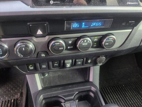 Used 2021 Toyota Tacoma TRD Sport w/ Technology Package image 14