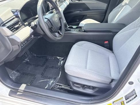 Used 2025 Toyota Camry LE w/ Convenience Package FWD image 19