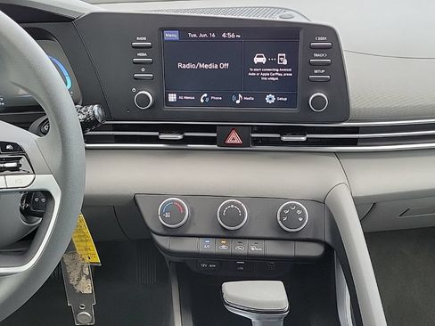 Used 2024 Hyundai Elantra SE FWD image 23
