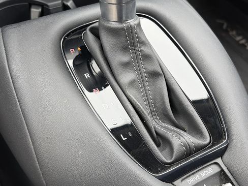 Certified 2023 Honda HR-V LX image 30