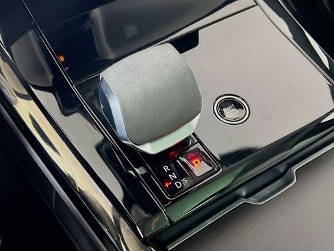 Used 2024 Land Rover Range Rover Sport SE image 17