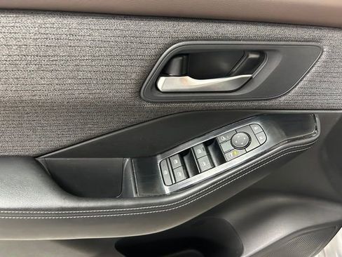 Used 2023 Nissan Rogue SV image 17