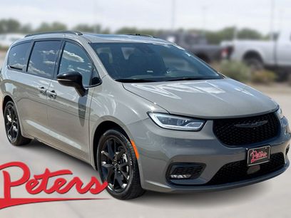 Used 2025 Chrysler Pacifica Limited