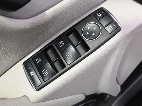 Used 2012 Mercedes-Benz C 300 4MATIC Sedan image 23