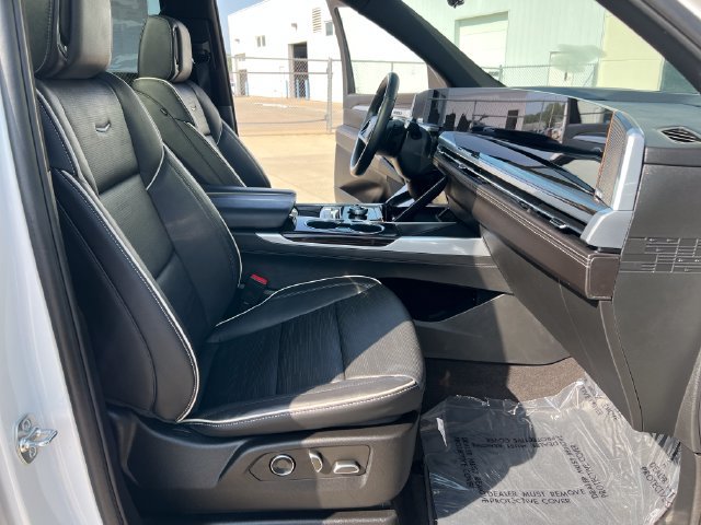 Certified 2025 Cadillac Escalade Premium Luxury AWD/4WD image 17