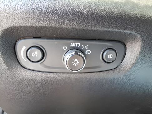 Used 2021 Chevrolet Traverse LT image 19