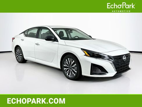 Used 2025 Nissan Altima 2.5 SV FWD image 1