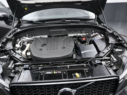 Used 2023 Volvo XC60 B5 Plus image 44