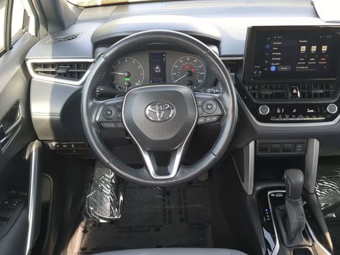 Used 2023 Toyota Corolla Cross SE image 22