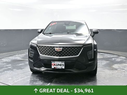 Used 2025 Cadillac XT4 Premium Luxury image 8