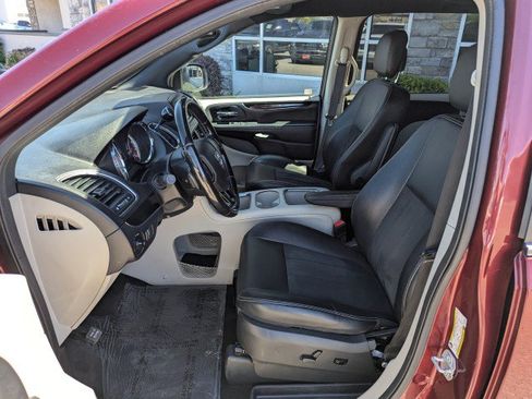 Used 2019 Dodge Grand Caravan SXT FWD image 11