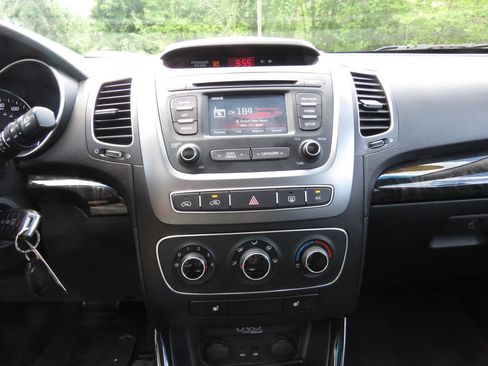 Used 2015 Kia Sorento LX AWD/4WD image 26