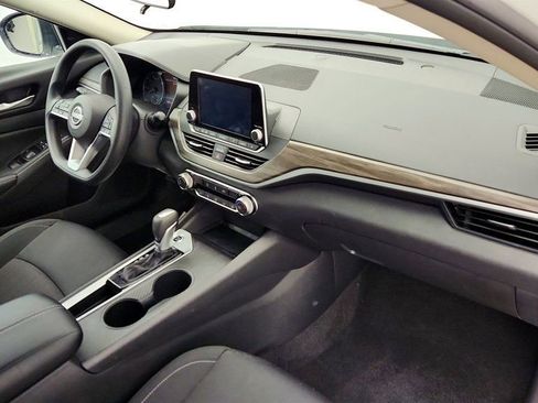 Used 2025 Nissan Altima 2.5 SV image 22