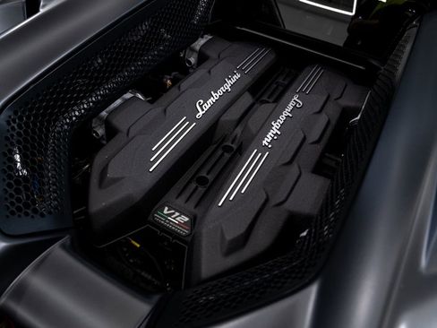 Used 2024 Lamborghini Revuelto image 25