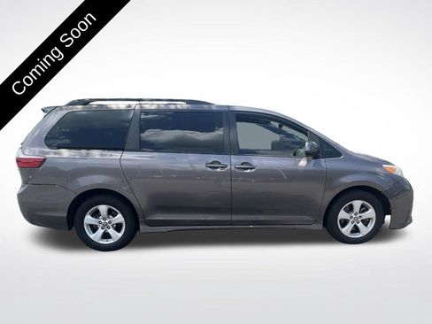 Used 2020 Toyota Sienna LE FWD image 4