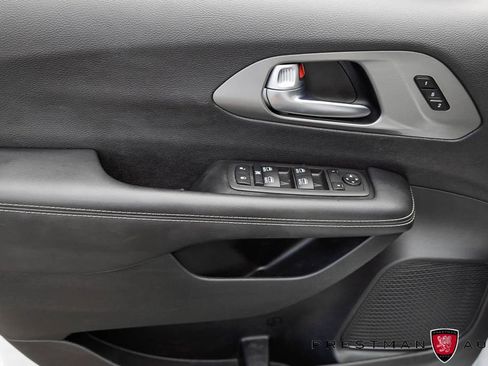 Used 2025 Chrysler Pacifica Select FWD image 23