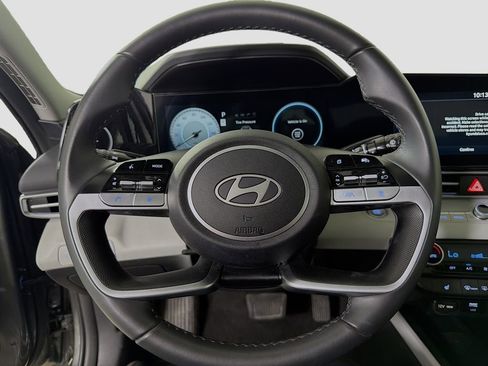 Used 2025 Hyundai Elantra Limited FWD image 14