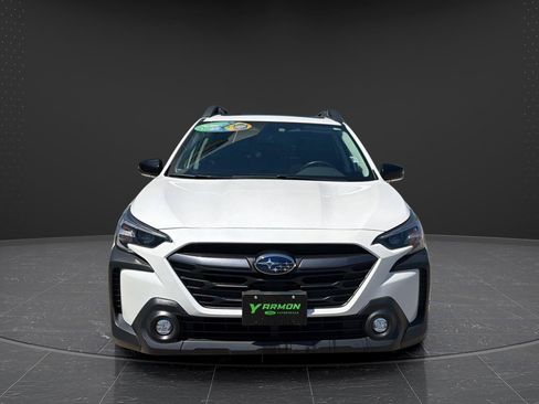 Used 2025 Subaru Outback Premium AWD/4WD image 2