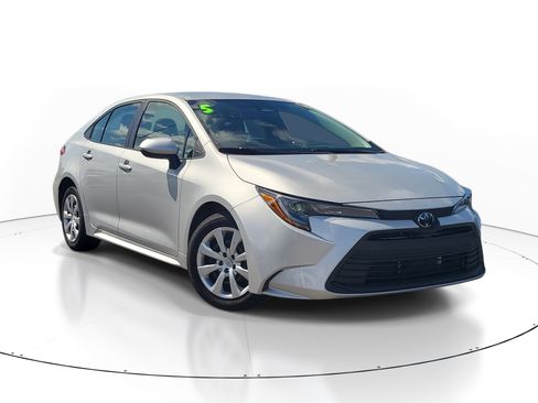 Used 2025 Toyota Corolla LE FWD image 1