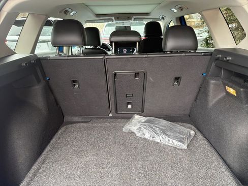 Used 2022 Volkswagen Taos SE w/ Panoramic Sunroof Package image 11