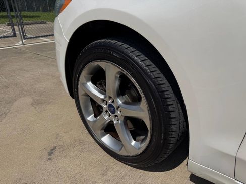 Used 2015 Ford Fusion SE FWD image 19