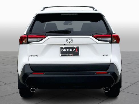 Used 2021 Toyota RAV4 XLE image 4