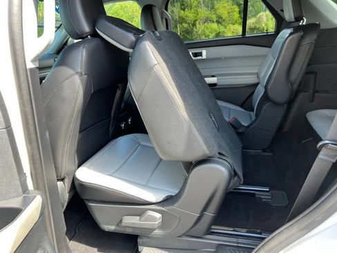 Certified 2021 Ford Explorer XLT w/ Equipment Group 202A AWD/4WD image 5