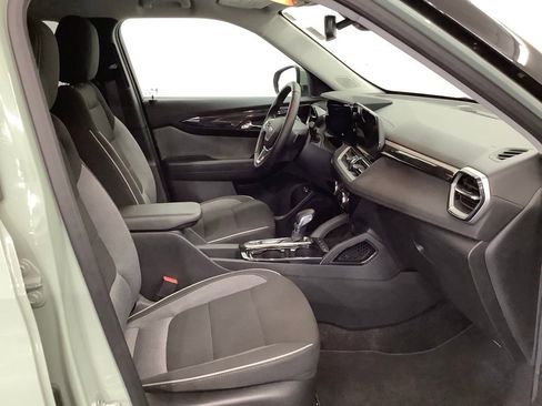 Used 2025 Chevrolet TrailBlazer LT w/ Convenience Package FWD image 26