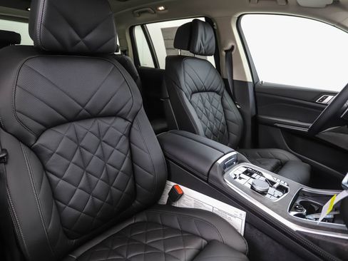 Used 2025 BMW X7 xDrive40i image 36