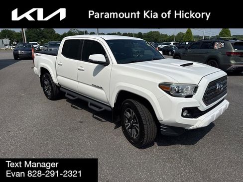 Used 2017 Toyota Tacoma TRD Sport w/ Tow Package RWD image 3