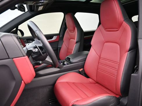 Certified 2025 Porsche Cayenne S AWD/4WD image 5