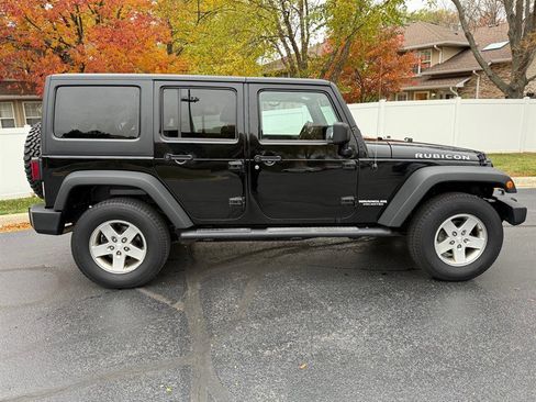 Used 2011 Jeep Wrangler Unlimited Rubicon w/ Connectivity Group image 5