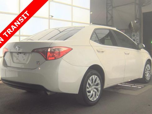 Used 2018 Toyota Corolla LE image 3