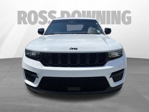 Used 2025 Jeep Grand Cherokee Altitude RWD image 2