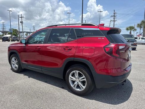 Used 2022 GMC Terrain SLE w/ Driver Convenience Package image 7