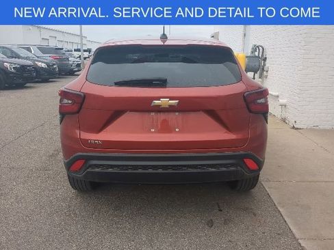 Used 2024 Chevrolet Trax LS w/ LS Convenience Package FWD image 6
