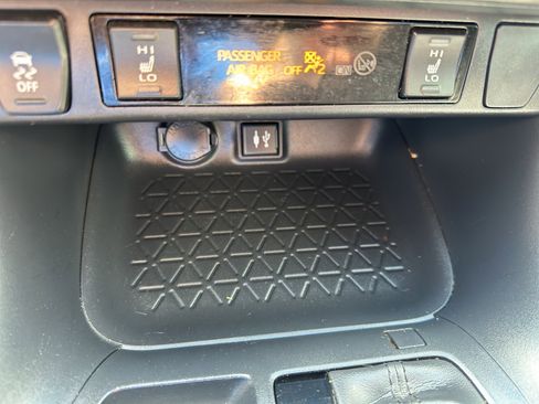 Used 2019 Toyota RAV4 XLE w/ Convenience Package FWD image 17