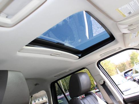 Used 2011 Land Rover Range Rover Sport HSE LUX image 19